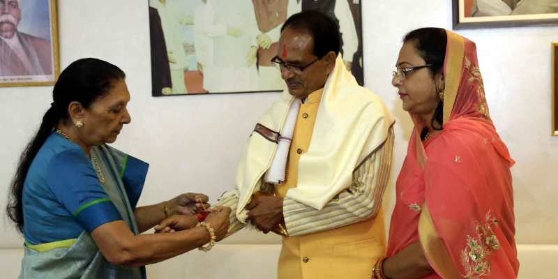 Governor ties Rakhi to Chief Minister and 500 persons