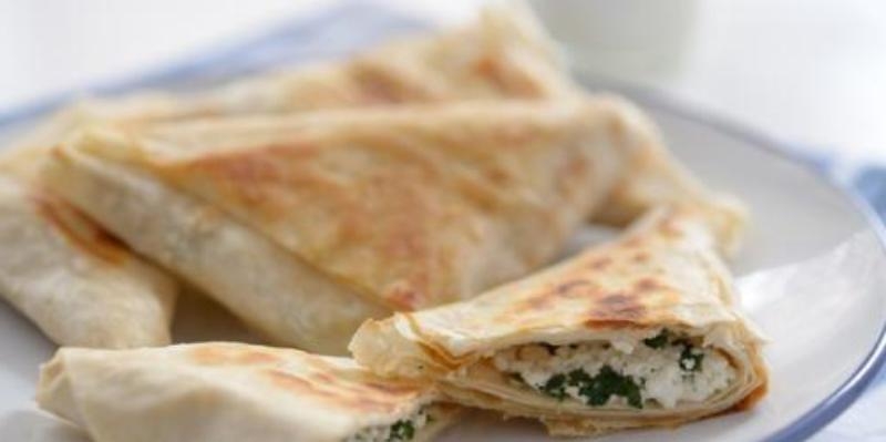 Spinach and ricotta samosas