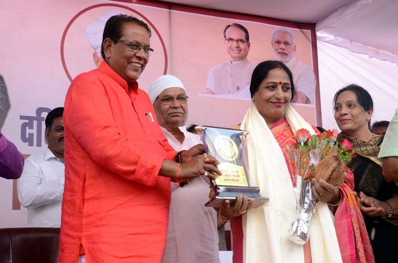 Science and Technology Minister Gupta honours over 1500 teachers