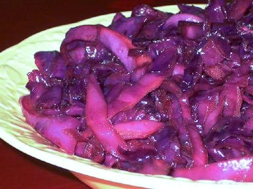 Sweet and sour red cabbage