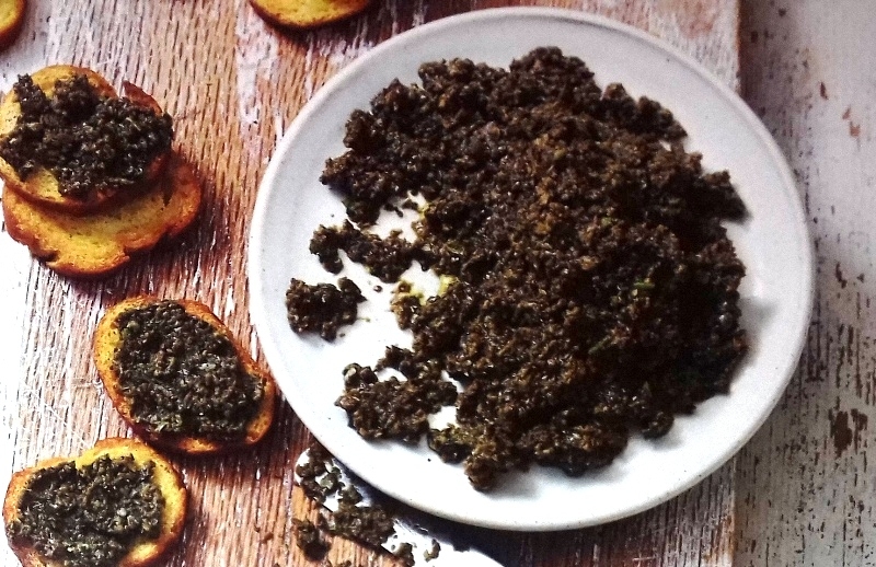 Classic olive tapenade