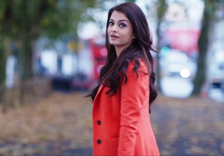 Aishwarya’s serious commitment with Sr Bachchan!