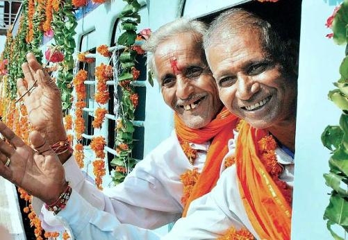 जानिए आख़िर क्यों ‘पटरी से उतरी’ शिवराज सरकार की तीर्थ दर्शन योजना