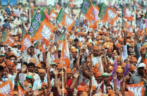 एससी-एसटी एक्ट में संशोधन के बाद भाजपा का परम्परागत वोट बैंक नाराज़, पार्टी आई बैकफुट पर, अब कार्यकर्ताओं के सहारे जीत की आस