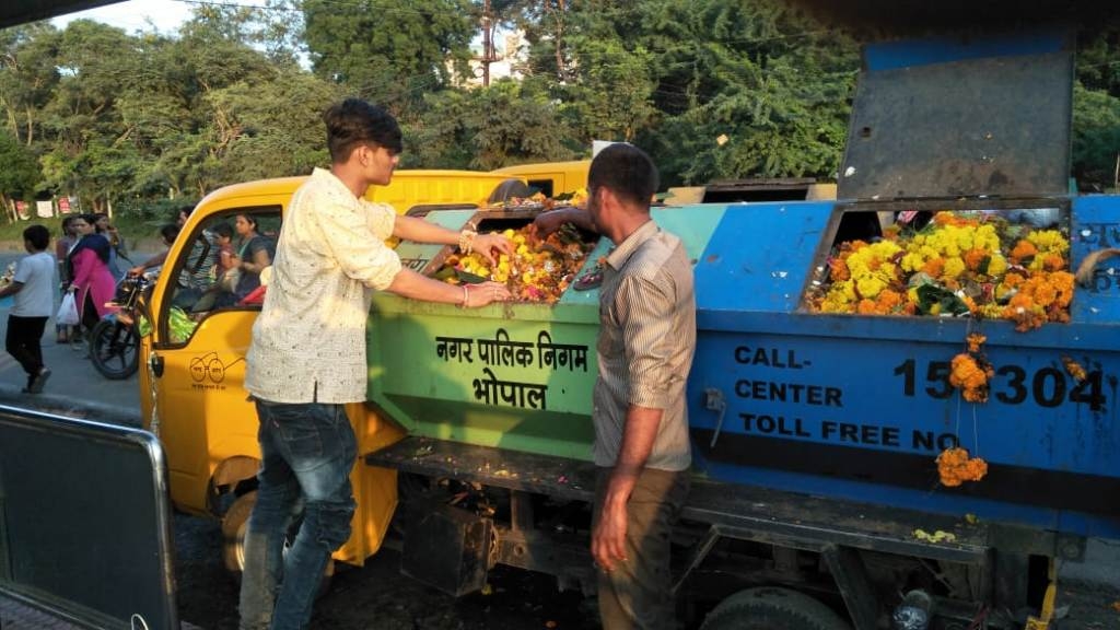 City’s duo starts innovative efforts for trashed Pooja Samagri
