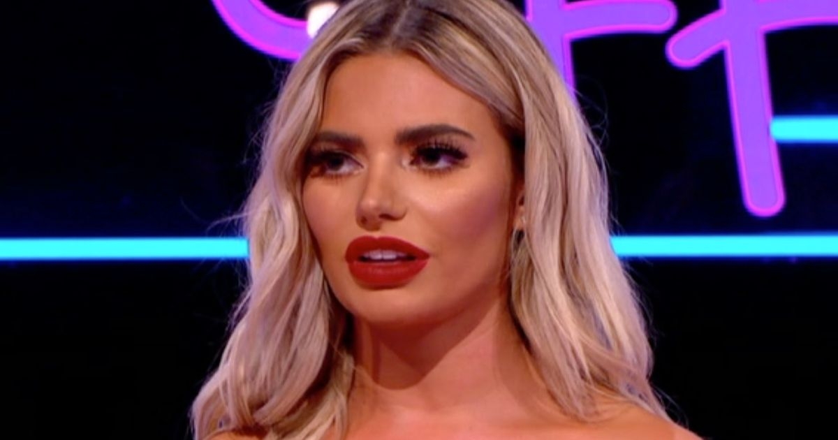  Megan Barton-Hanson risks wardrobe malfunction 