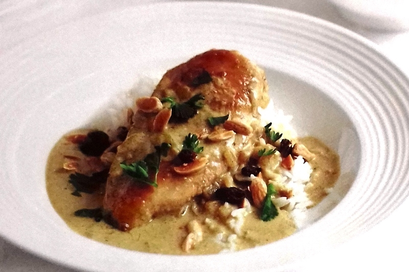 Fragrant chicken curry with almonds