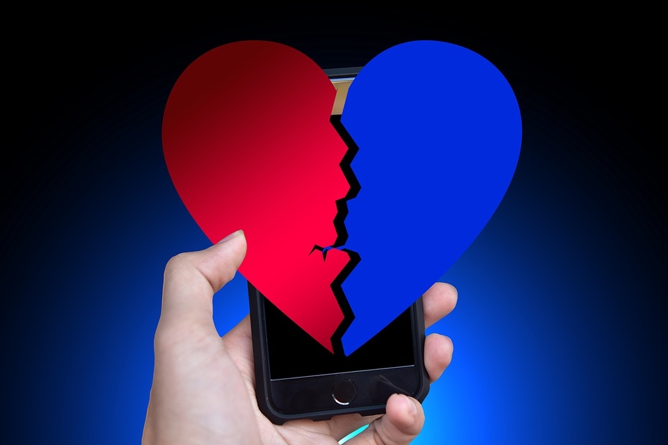 Smartphone, making distances in love and relationship?