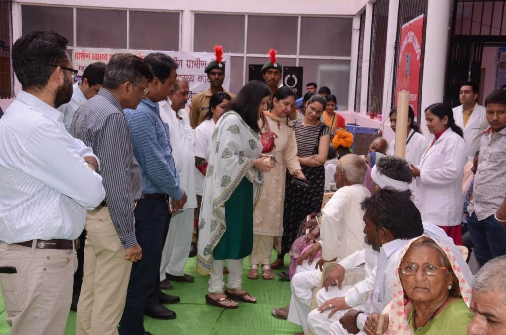 पीपुल्स यूनिवर्सिटी ने ग्राम रतुआ को गोद लेकर की चहुमुखी विकास की पहल 