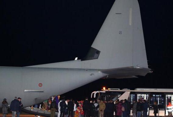  Migrants can only arrive by plane: Italy 
