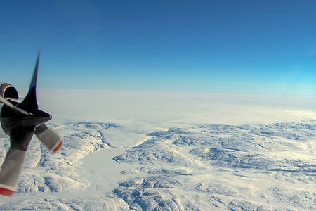  Large meteorite impact crater found beneath Greenland ice sheet 