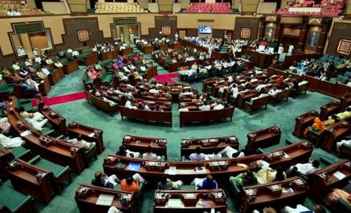 विश्लेषण: क्या राजनीतिक दलों के लिए ‘बस’ मतदाता ही हैं महिलाएं?