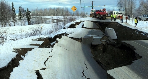  7.0-magnitude quake damages roads in Alaska 