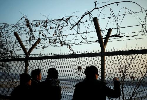  N.Korean soldier defects to Seoul across militarised border 