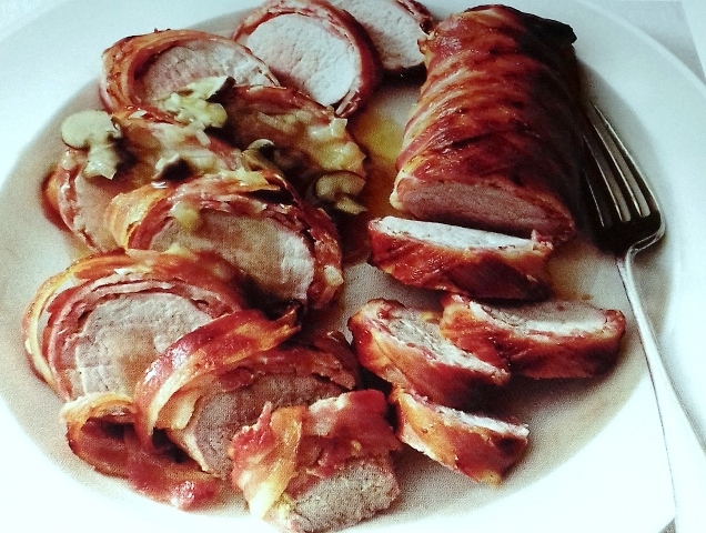 Bacon-wrapped pork in vermouth sauce