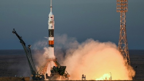  3-nation crew lands safely on ISS after Soyuz accident 