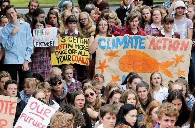  Australian students hold sit-in to demand climate action 