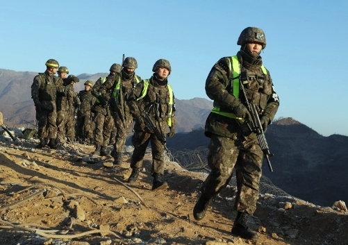  Korean soldiers cross DMZ first time since division 