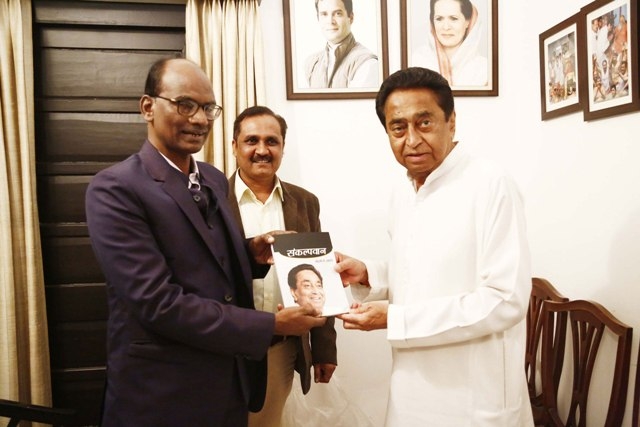 Journalist Rokade presents book ‘Sankalpwan’ to CM Nath