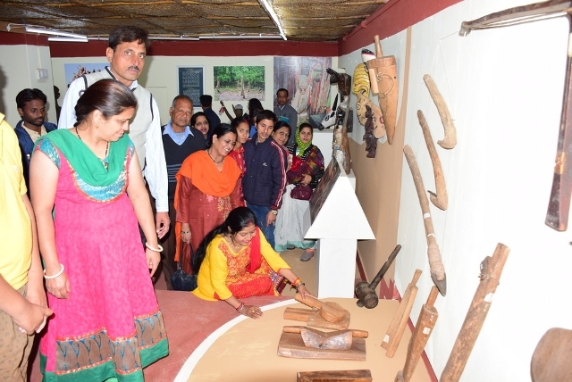  The art of writing in wood - Kathe Lekha