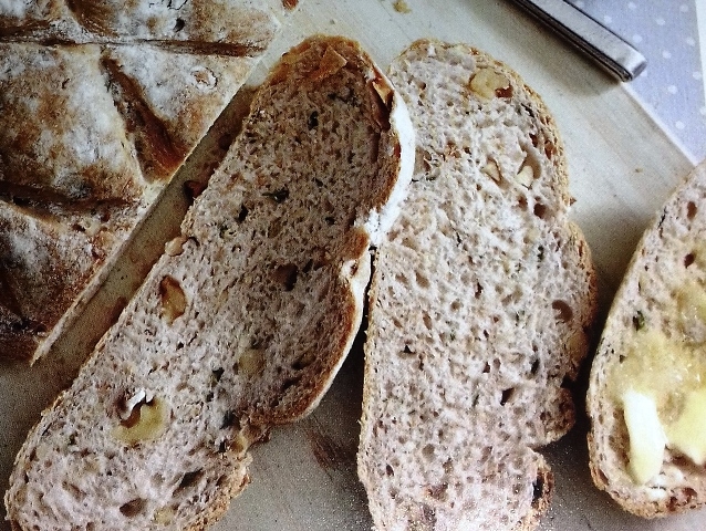 Walnut bread
