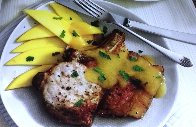 Grilled pork chops with mango sauce