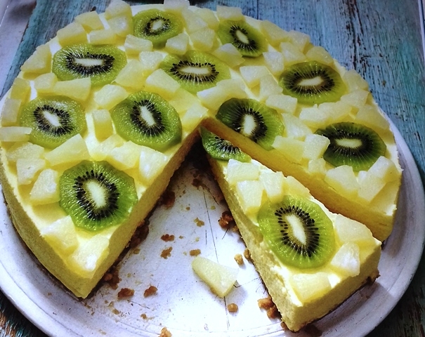 Tropical fruit cheesecake