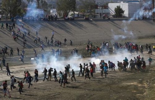  US fires tear gas at Mexico border to deter migrants 
