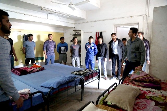 Sports Minister Jeetu Patwari conducts surprise inspection of T. T. Nagar Stadium