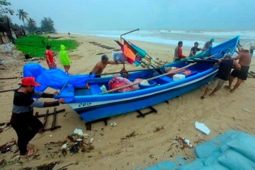  Thousands evacuated in Thailand ahead of storm Pabuk 