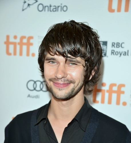  I'd like to see more gay actors playing straight roles: Ben Whishaw 