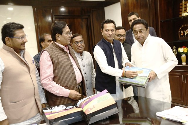 Tourism Minister presents First Privilege Member Card to CM Kamal Nath