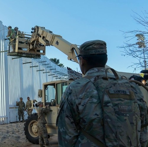  Pentagon extends troop deployment at Mexican border 