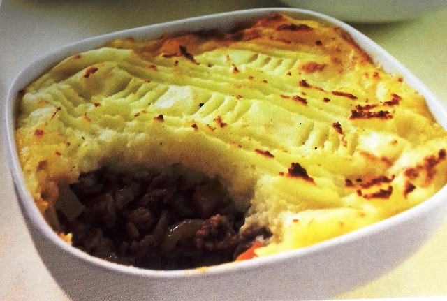 Cottage pies with cheesy potato topping