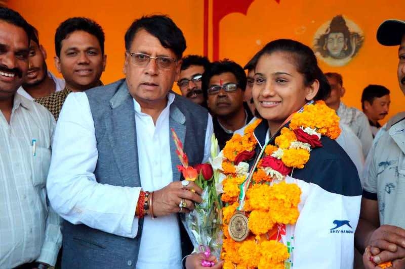 PR Minister Sharma honours Divya Pawar