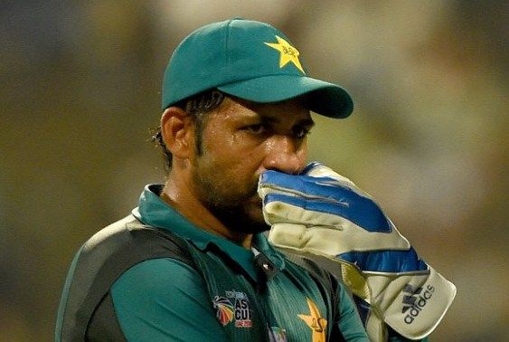 Pakistan skipper Sarfraz Ahmed caught passing racist comment 
