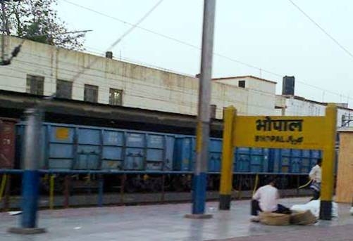 होशंगाबाद में मेंटेनेंस के कारण कामायनी समेत कई ट्रेनों के रूट में परिवर्तन 