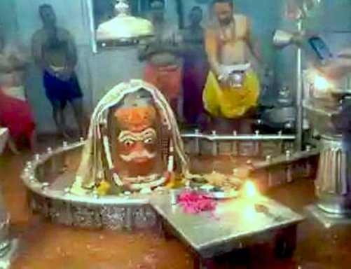 पुजारियों और मौलवियों को कमलनाथ सरकार का तोहफा