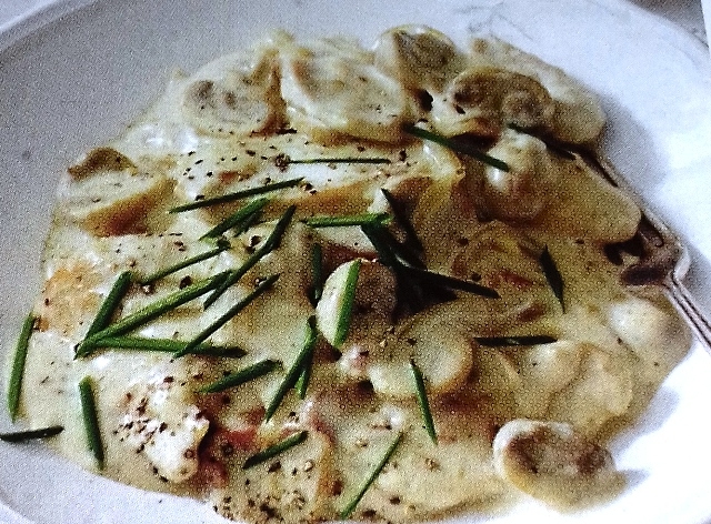Turkey with soured cream and chives