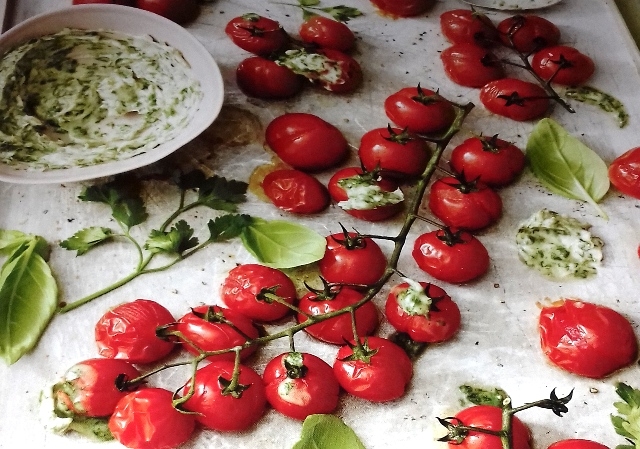 Herbed roasted tomatoes