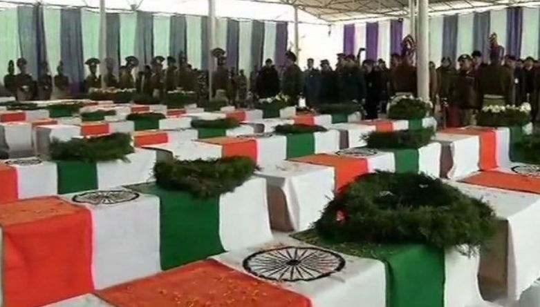 पुलवामा हमले के बाद गुस्से में देश की जनता; मोदी सरकार से की एक और सर्जिकल स्ट्राइक की मांग