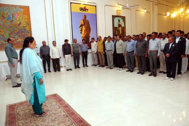 Governor Patel pays tribute to Martyr Sainiks of Pulwama attack