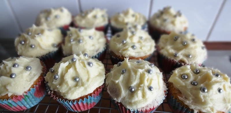 Lemon cup cakes with lemon icing
