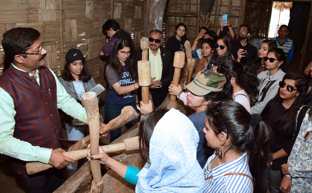 Students from Indraprastha Uni Delhi visits Manav Sangrahalaya 