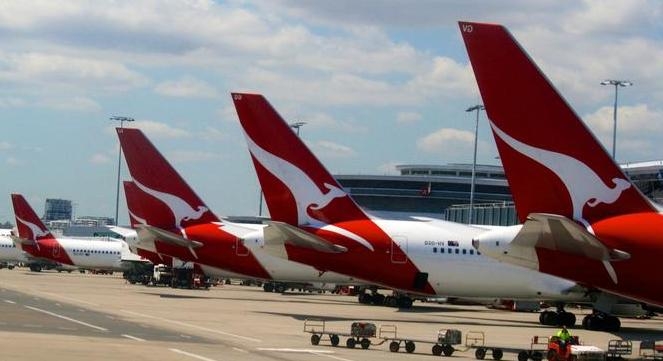  Sydney Airport planes grounded after smoke in control tower 