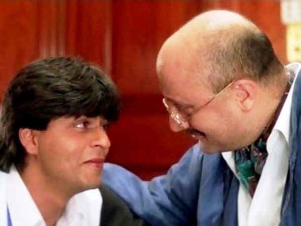 DDLJ daddy Anupam rebond SRK on Twitter