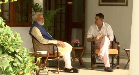 लोकसभा चुनाव और प्रधानमंत्री नरेन्द्र मोदी के गैर राजनीतिक इन्टरव्यू के मायने