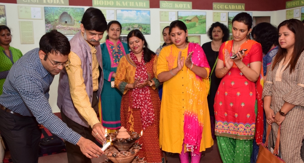 Gond Painting Workshop at IGRMS, Curatorial Talk Show today