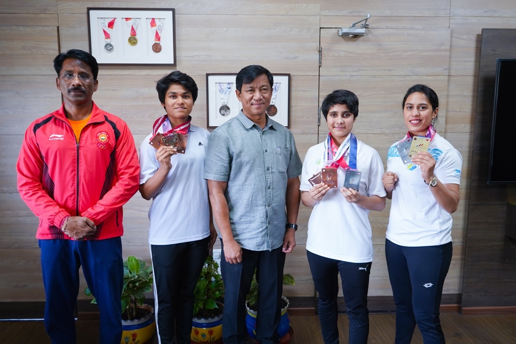 यूएसए ओपन कराटे चैम्पियनशिप एवं जूनियर इन्टरनेशनल कप में  अकादमी की खिलाड़ी बेटियों ने देश को दिलाये 7 पदक 