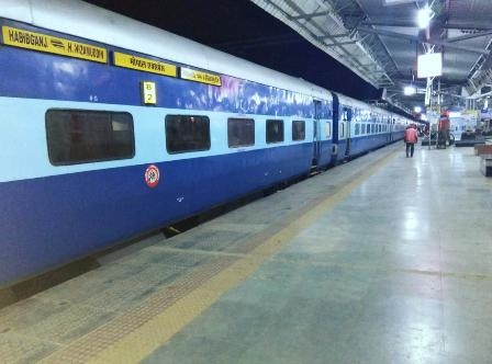   Railway to wake up the passenger by calling before the destination station